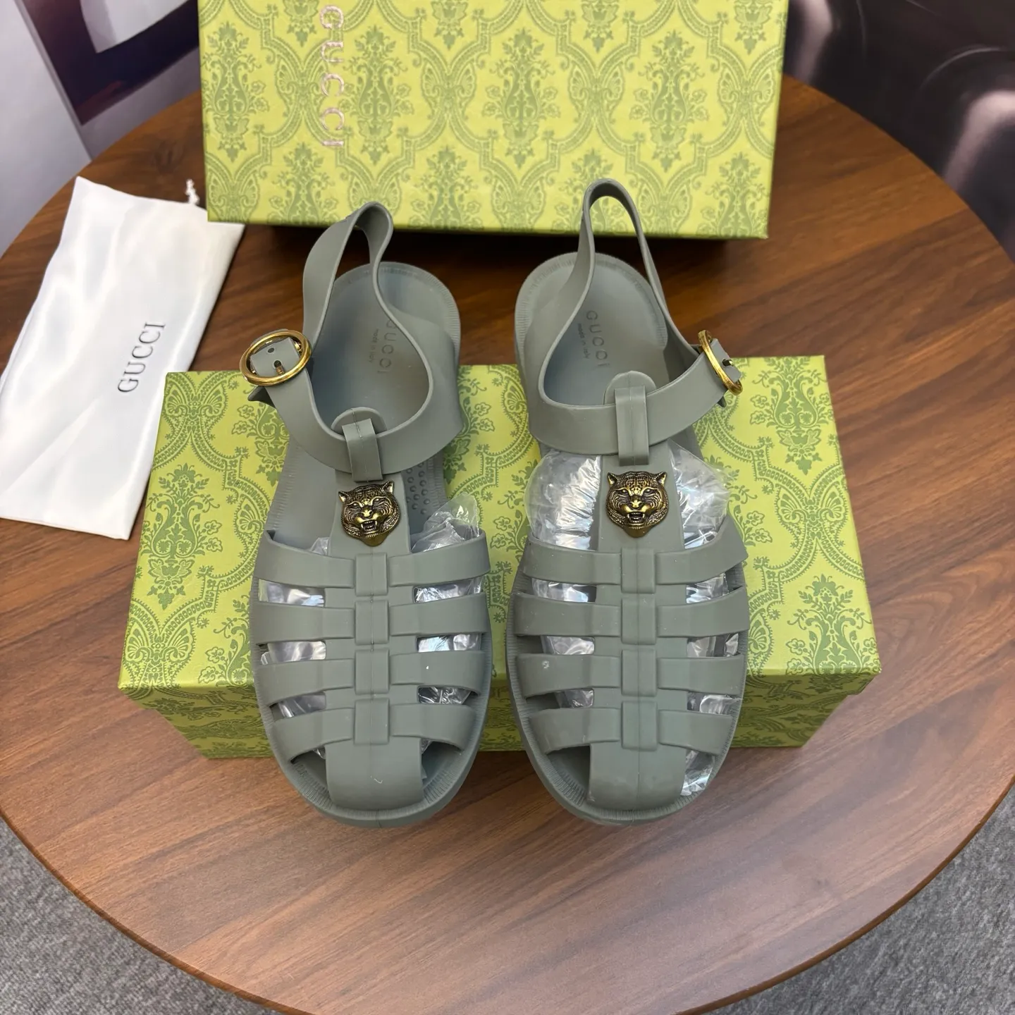 Men's shoes 260💰 [Gucci] Counter quality, top-quality original goods, real photos! Original TPU material, fine workmanship, comfortable; genuine 1:1 replica Size: 36 ~ 46
